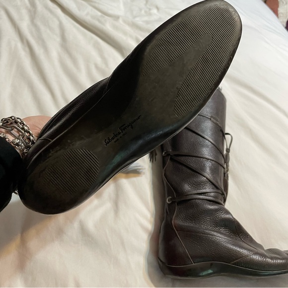 Gorgeous chocolate brown Ferragamo riding boots. - Picture 4 of 8